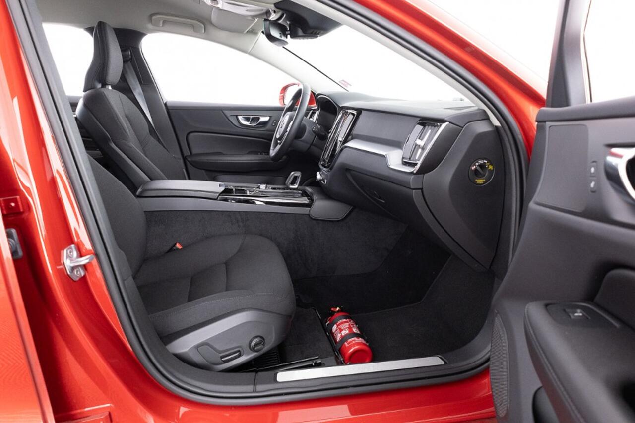 Volvo V60 2.0 T6 Recharge AWD Inscription Expression | Full LED | NAVI | ECC | PHEV .
