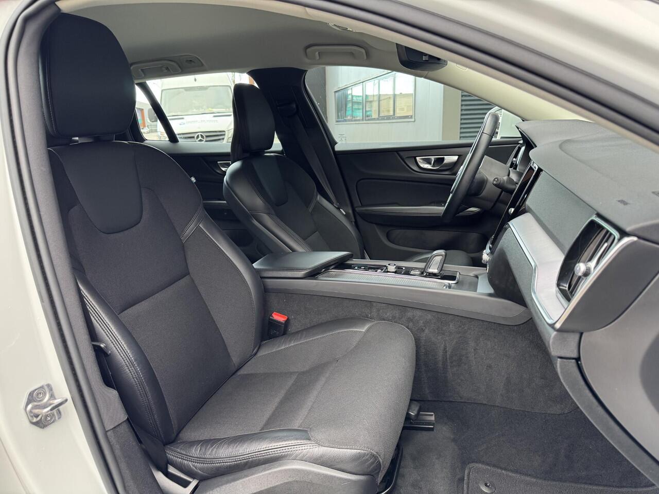 Volvo V60 2.0 B3 Business Pro NL-Auto!