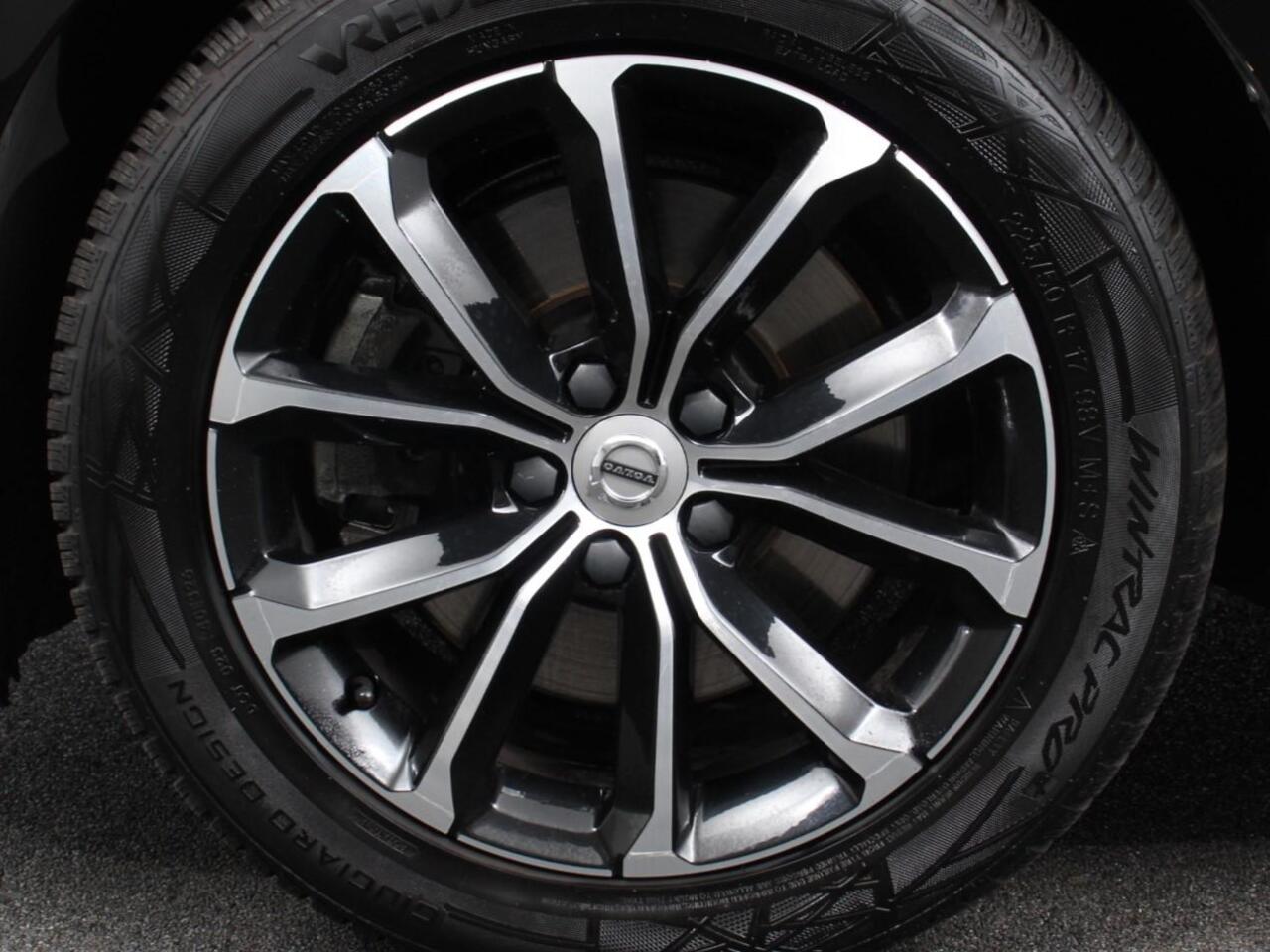 Volvo V60 2.0 B3 Automaat Momentum | Navigatie | Wegklapbare Trekhaak | Climate Control | Blis | Parkeer sensoren | Cruise Control | Lichtmetalen Velgen