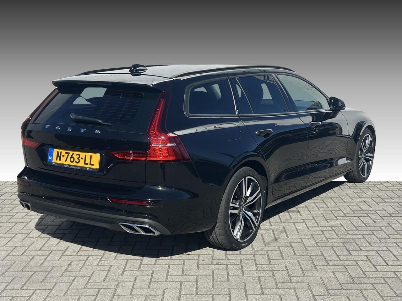 Volvo V60 2.0 B3 Momentum Advantage NL-AUTO | NAVI | 19''| LEDER|