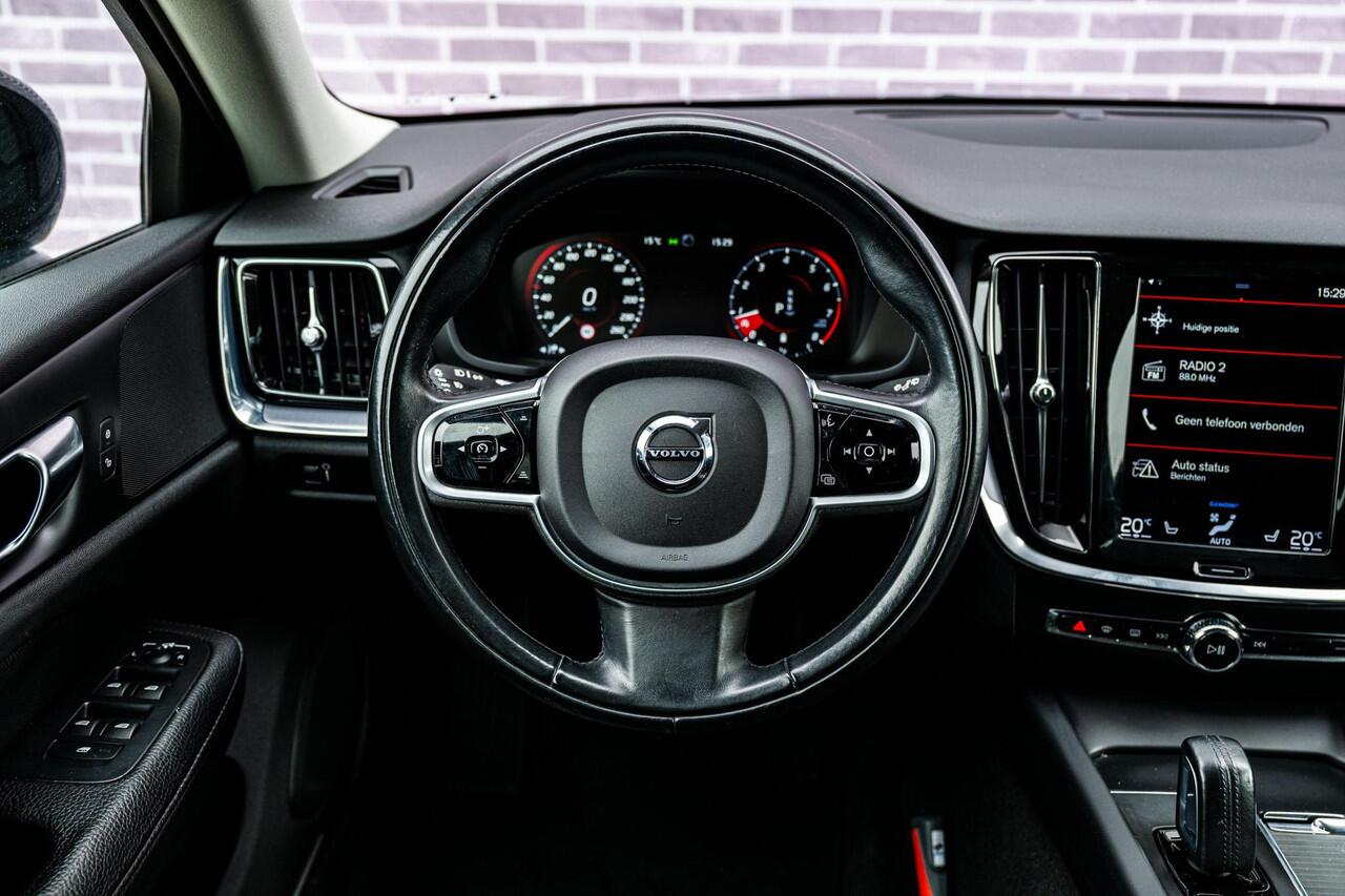 Volvo V60 2.0 B3 Business Pro | Trekhaak | Lederen Bekleding | Stoelverwarming | BLIS | Cruise Control Adaptief | Achteruitrijcamera | Parkeersensoren | Keyless Entry | Navigatie | Apple Carplay | Android Auto