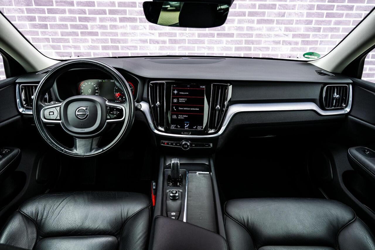 Volvo V60 2.0 B3 Business Pro | Trekhaak | Lederen Bekleding | Stoelverwarming | BLIS | Cruise Control Adaptief | Achteruitrijcamera | Parkeersensoren | Keyless Entry | Navigatie | Apple Carplay | Android Auto