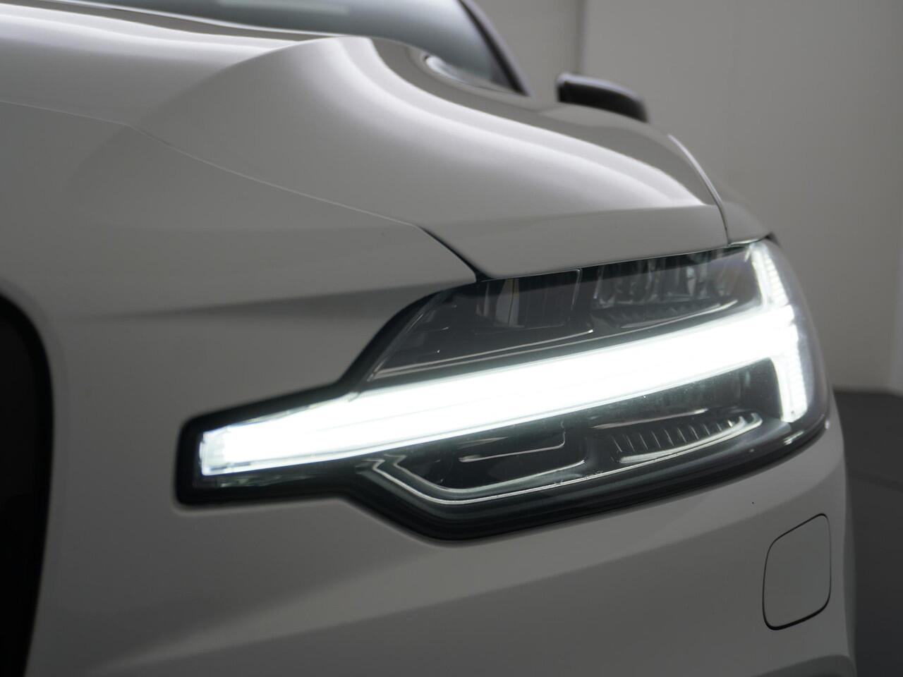 Volvo V60 2.0 T6 Recharge AWD R-Design LongRange/Panodak/Camera/Headup etc.