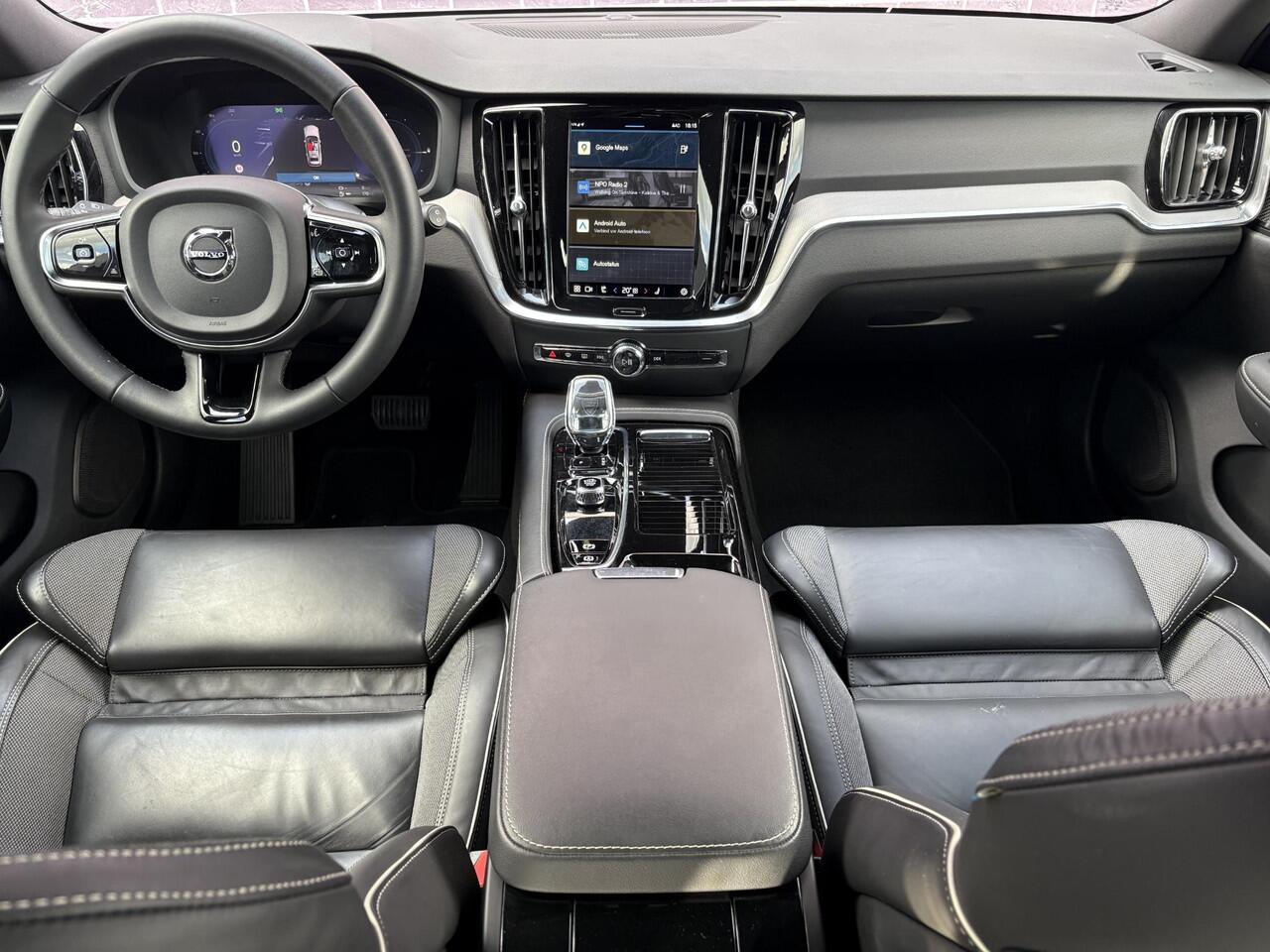 Volvo V60 2.0 T6 Plug-in hybrid AWD Plus Dark | Trekhaak | Harman/Kardon | Sport stoelen | Zwarte hemel | Long Range | Camera |