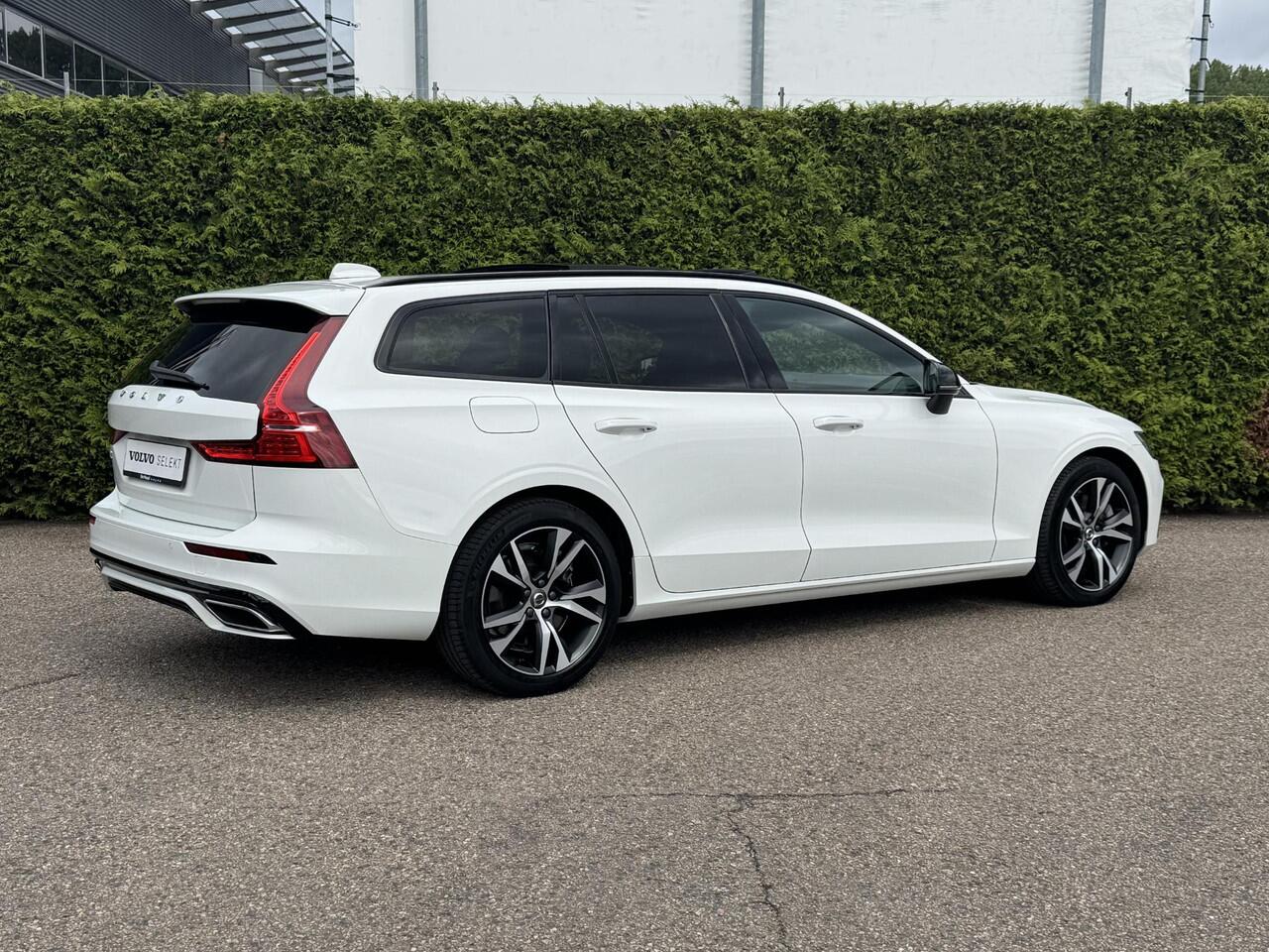 Volvo V60 T6 Recharge AWD R-Design | Panoramadak | Elekt.stoel | DAB | CarPlay
