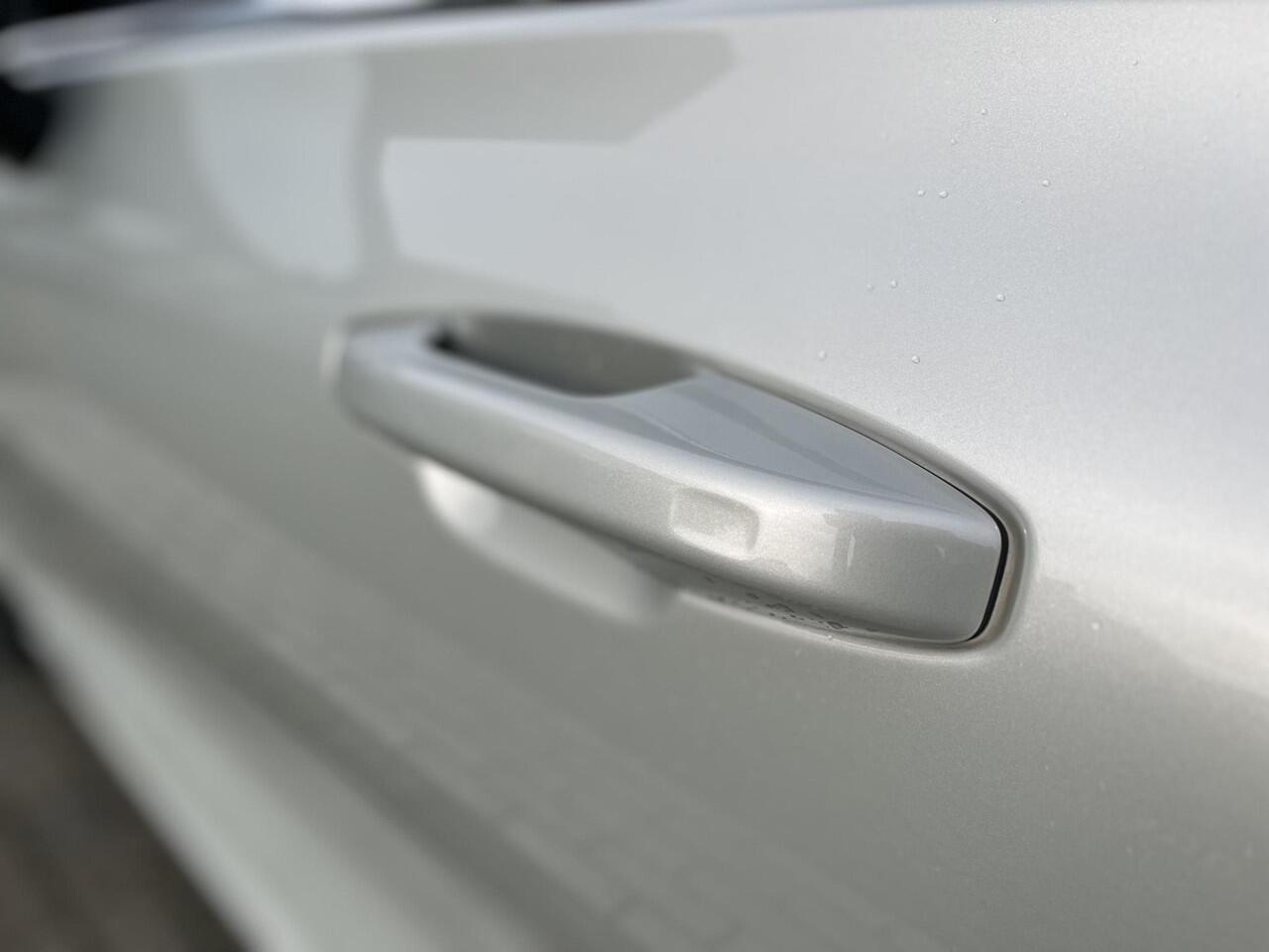 Volvo V60 B4 Momentum Business | Getinte Ramen | Stoelverwarming | 18 inch | Trekhaak |