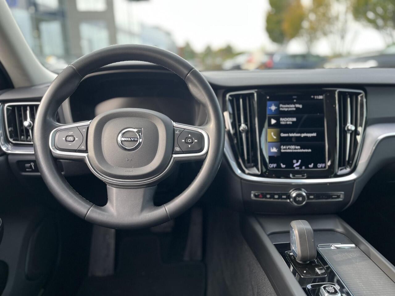 Volvo V60 B4 Momentum Business | Getinte Ramen | Stoelverwarming | 18 inch | Trekhaak |