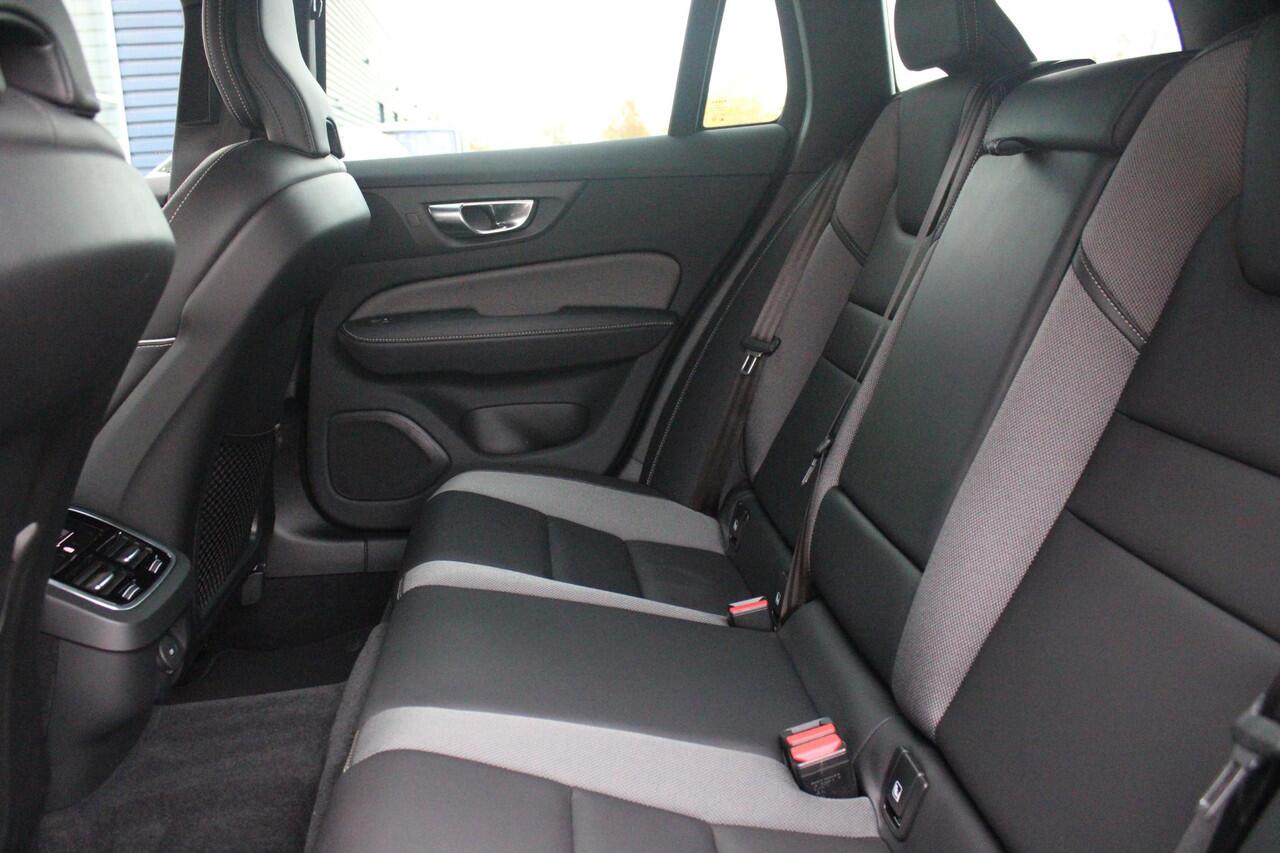 Volvo V60 2.0 B4 211PK PLUS DARK |19" 5-MULTI SPAAKS BLACK DIAMOND CUT LICHTMETALEN VELGEN | PILOT ASSIST | REMOTE START | APPLE CARPLAY / ANDROID AUTO | NAVIGATIE BY GOOGLE | DRAADLOZE TELEFOONLADER | PARK ASSIST - ACHTERUITRIJCAMERA EN PAKEERSENSOREN VOOR + ACHT