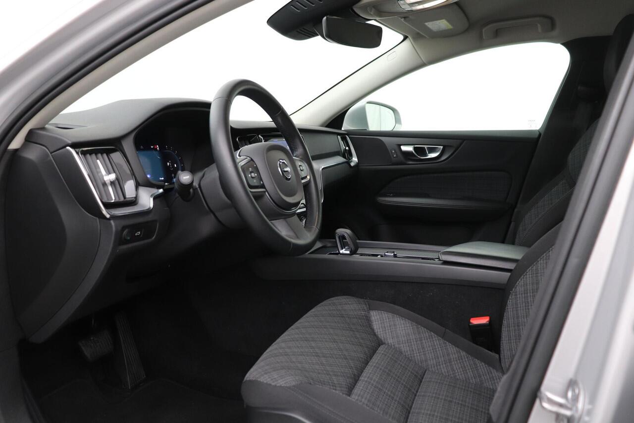 Volvo V60 B3 | ACC | BLIS | Keyless | Stoel+Stuurverwarming | 19 Inch | Getint Glas
