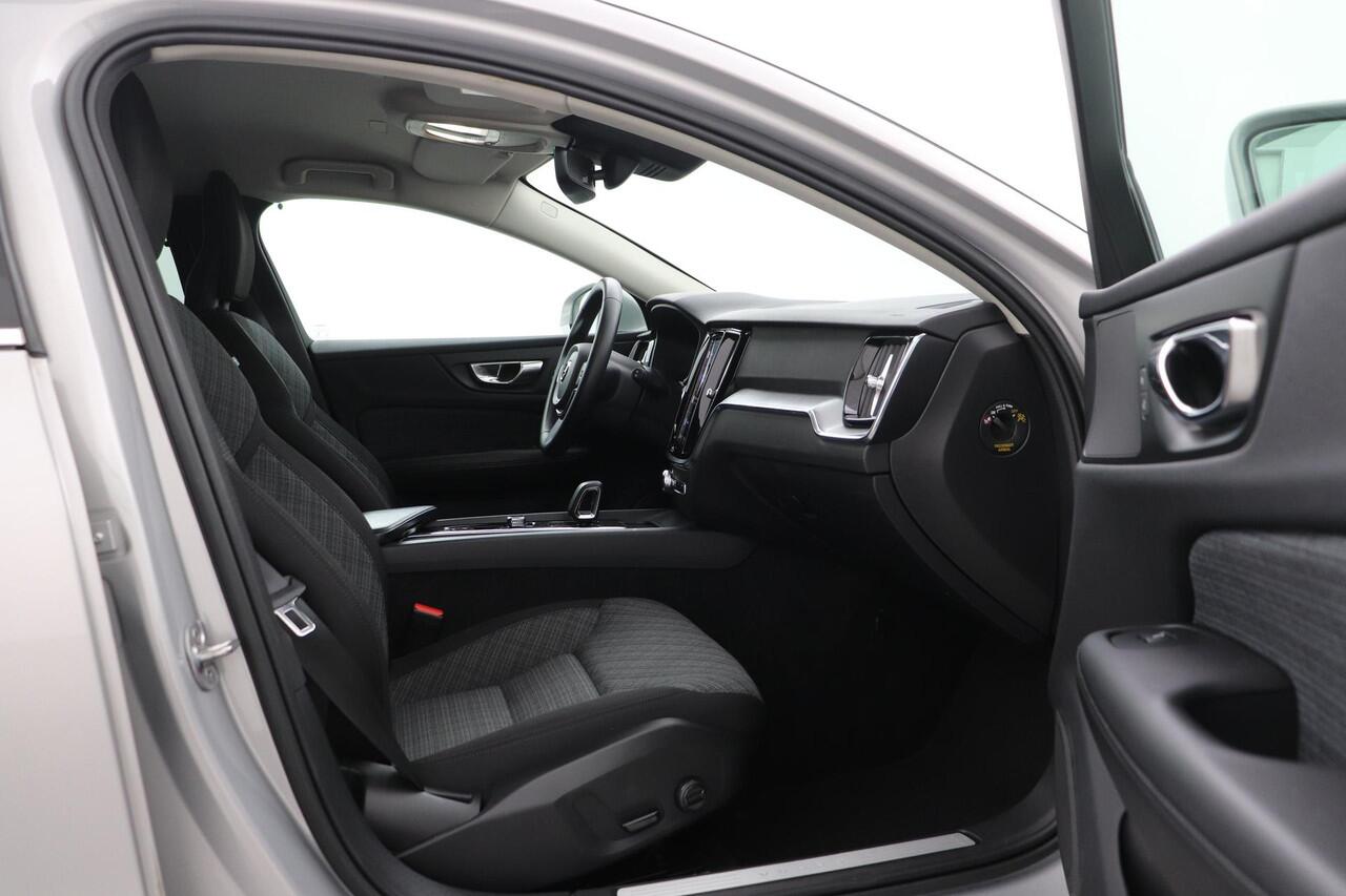 Volvo V60 B3 | ACC | BLIS | Keyless | Stoel+Stuurverwarming | 19 Inch | Getint Glas