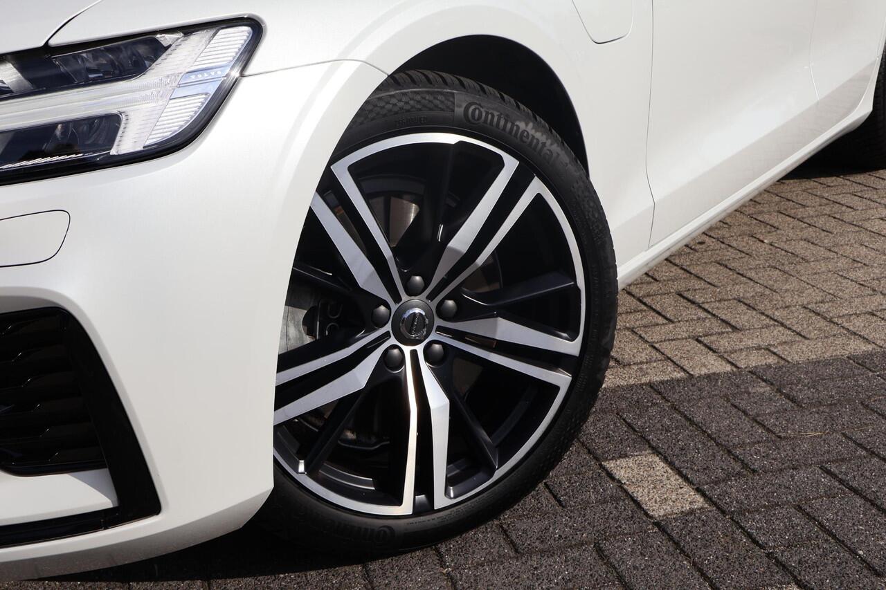 Volvo V60 2.0 T6 Plug-in hybrid AWD Ultimate Dark LONG RANGE