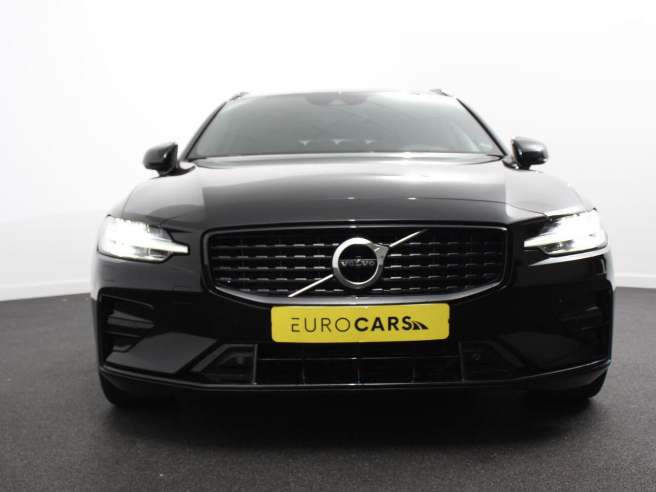 Volvo V60 2.0 B4 R-Design Navigatie Climate control Cruise control adaptive Parkeersensoren Achteruitrijcamera Keyless Navigatie Apple Carplay/ Android Auto