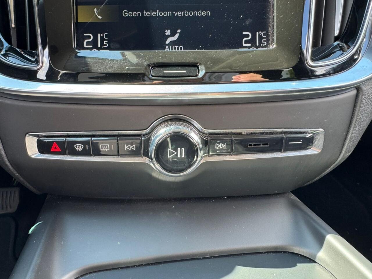 Volvo V60 2.0 B3 R-design Momentum Advantage l Automaat l Led l Carplay
