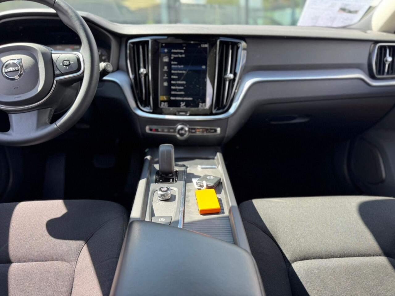 Volvo V60 2.0 B3 R-design Momentum Advantage l Automaat l Led l Carplay