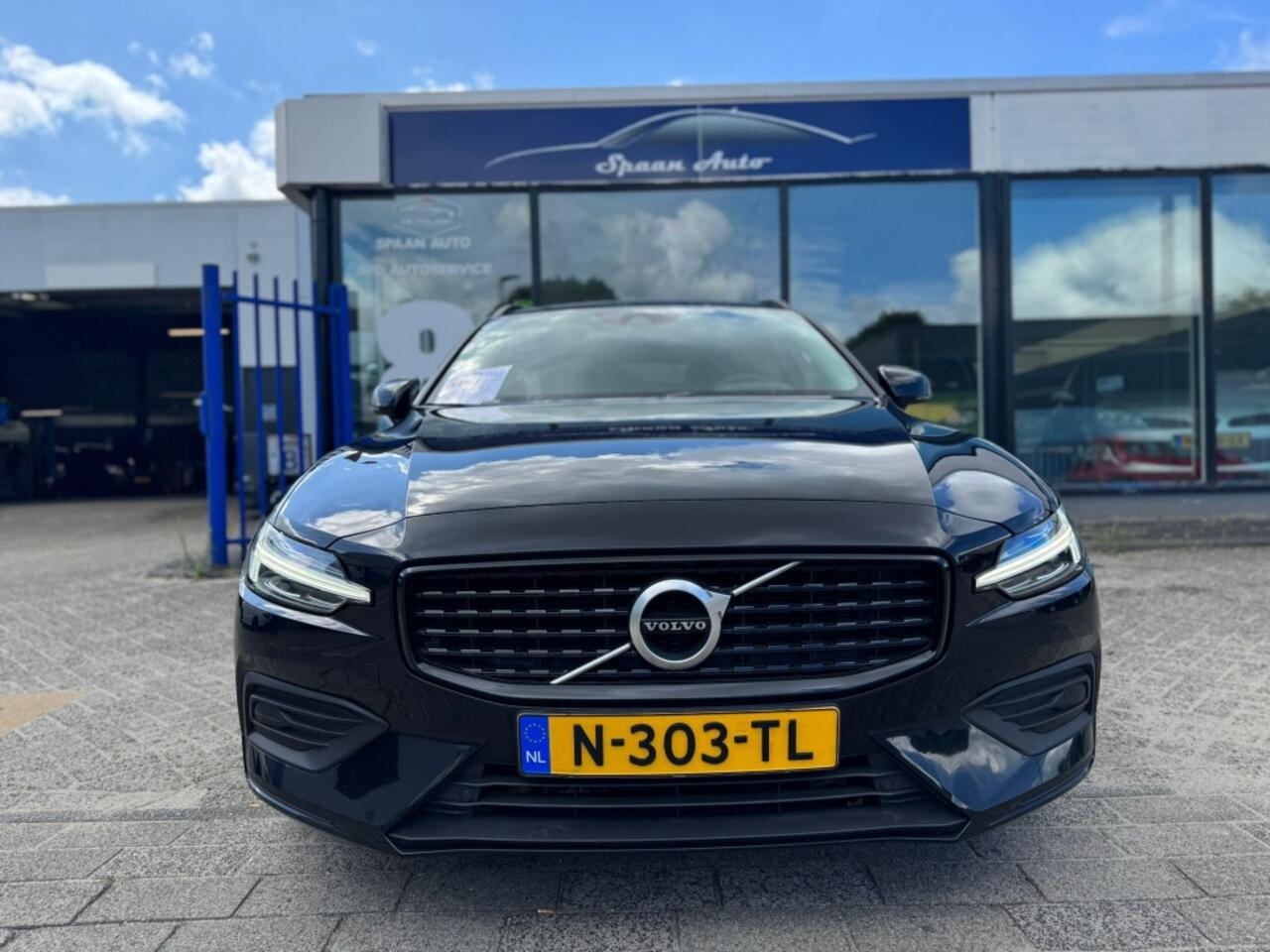 Volvo V60 2.0 B3 R-design Momentum Advantage l Automaat l Led l Carplay