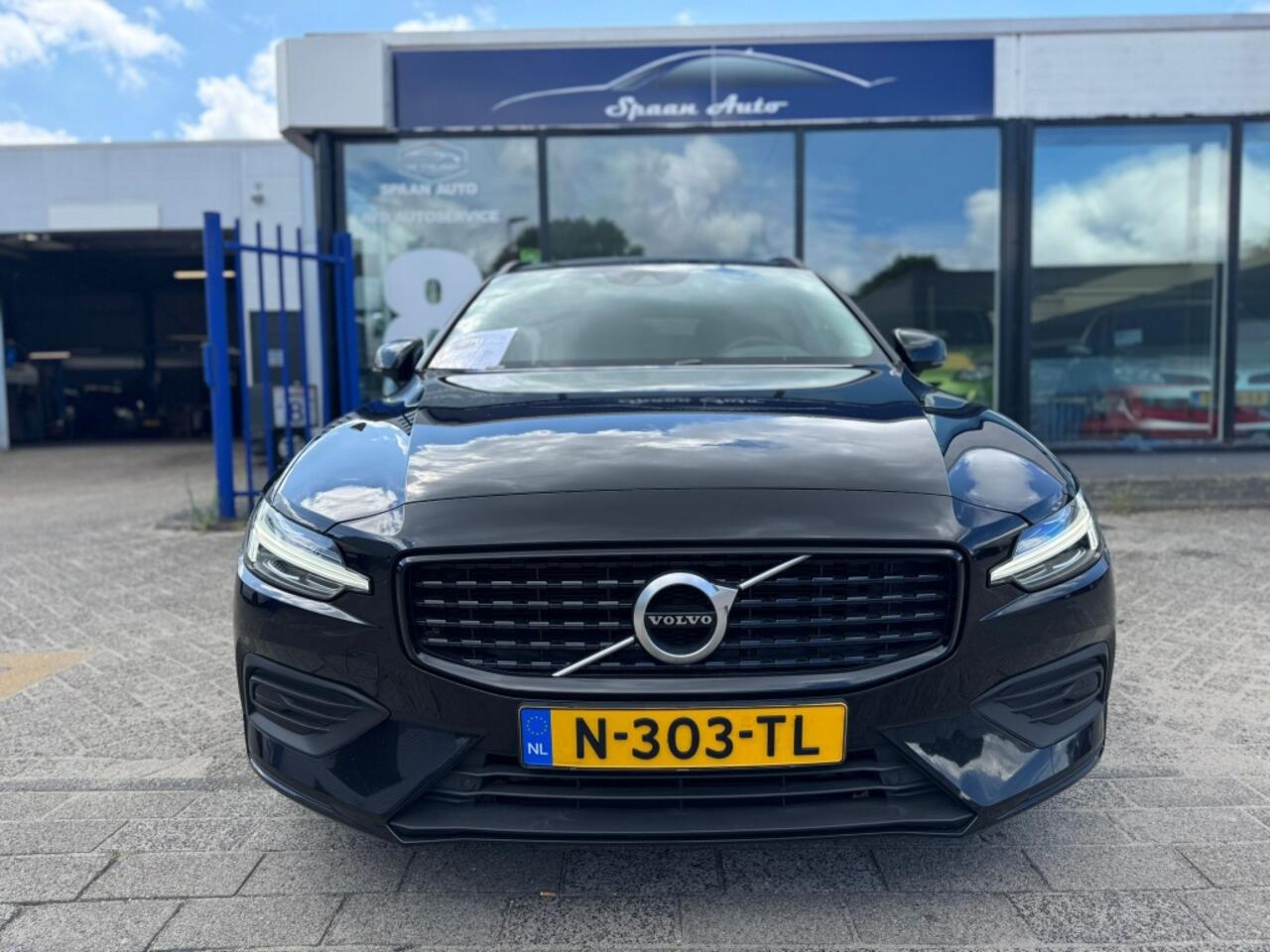 Volvo V60 2.0 B3 R-design Momentum Advantage l Automaat l Led l Carplay