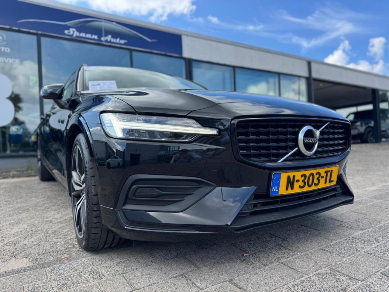 Volvo V60 2.0 B3 R-design Momentum Advantage l Automaat l Led l Carplay