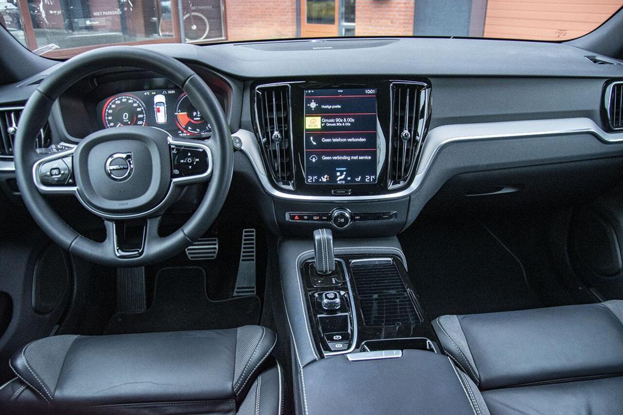 Volvo V60 2.0 T8 PIH AWD R-DESIGN / LONG RANGE