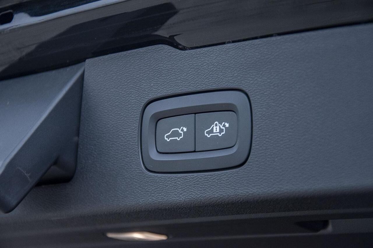 Volvo V60 2.0 T8 PIH AWD R-DESIGN / LONG RANGE