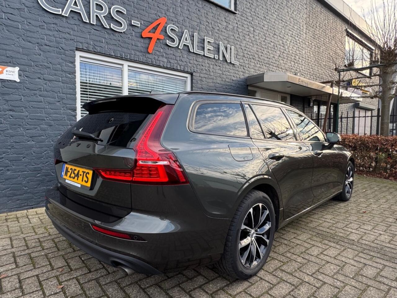 Volvo V60 2.0 B3 Autom Advantage + Led + Lmv + Navi + D-Glas - 2022!