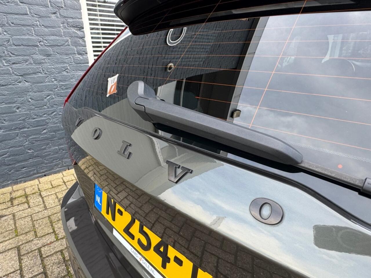 Volvo V60 2.0 B3 Autom Advantage + Led + Lmv + Navi + D-Glas - 2022!