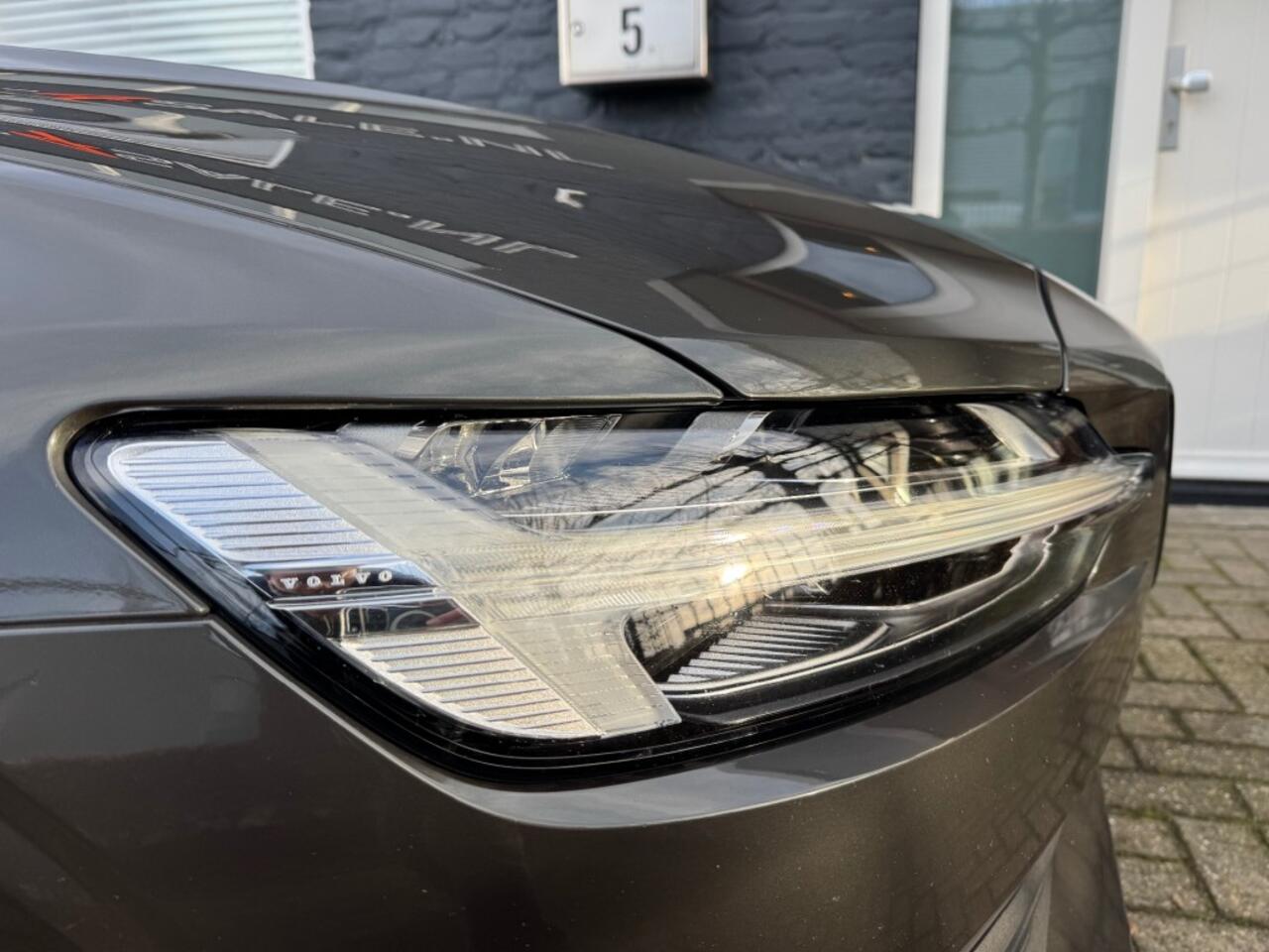 Volvo V60 2.0 B3 Autom Advantage + Led + Lmv + Navi + D-Glas - 2022!