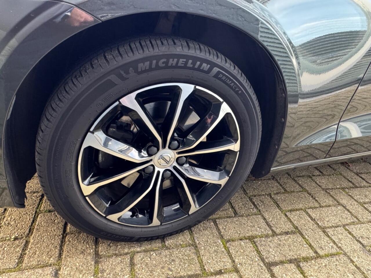 Volvo V60 2.0 B3 Autom Advantage + Led + Lmv + Navi + D-Glas - 2022!