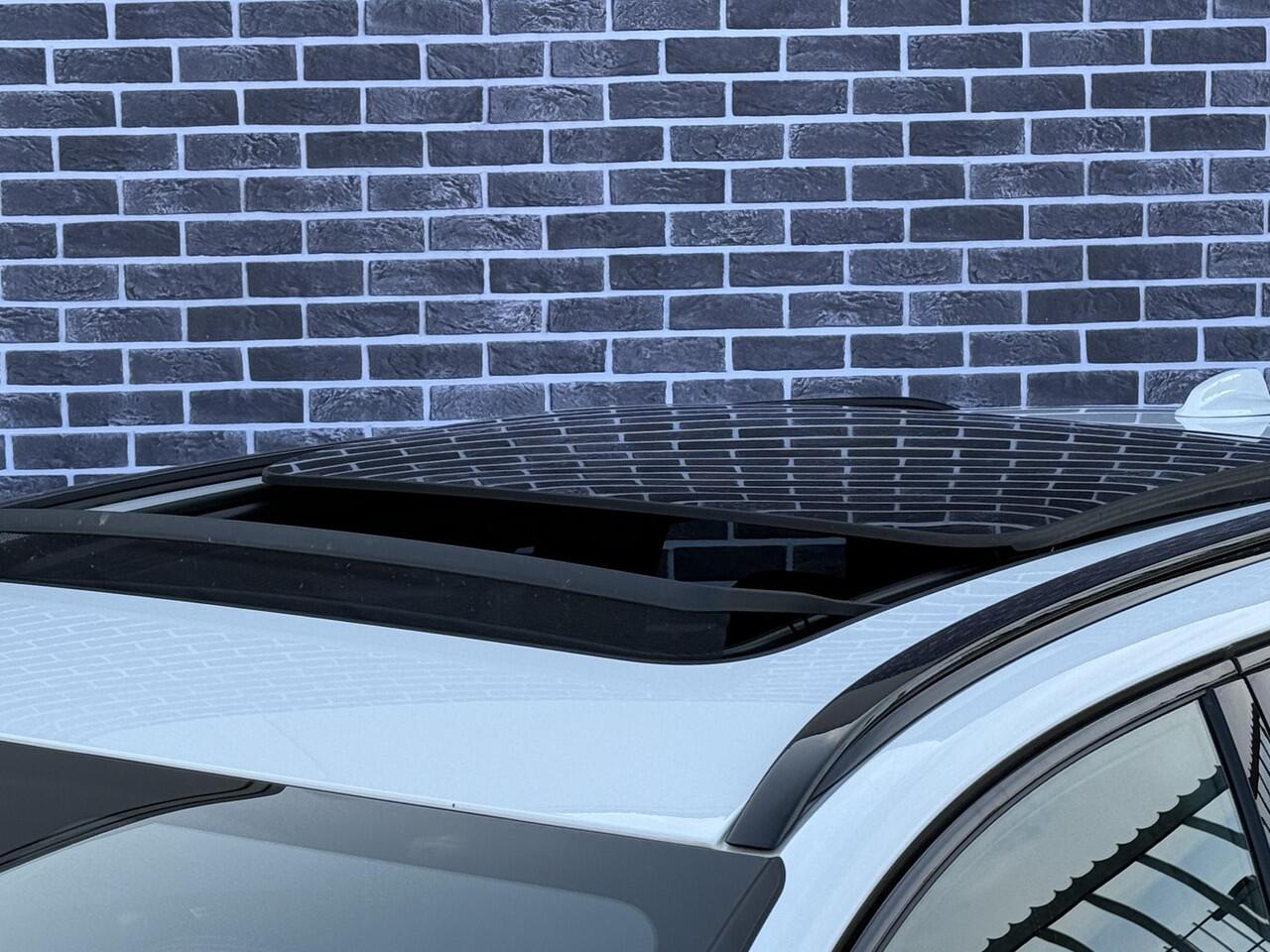 Volvo V60 2.0 T6 Recharge AWD R-Design | trekhaak | Adaptieve cruise controle | Long Range | Panorama Schuifdak | Harman/Kardon | Sportstoelen | Memory | Stuur + Stoel verwarming | Keyless |