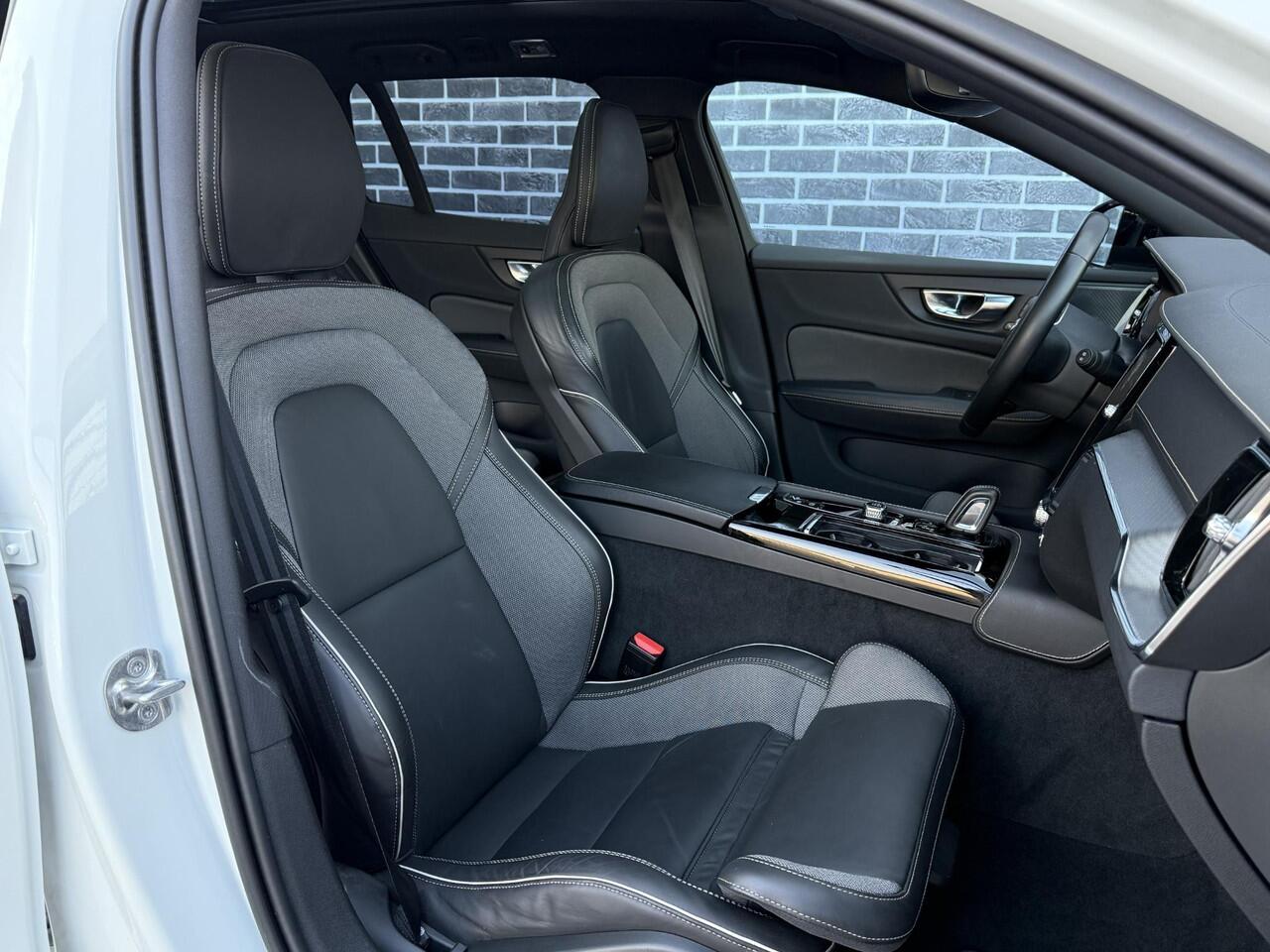 Volvo V60 2.0 T6 Recharge AWD R-Design | trekhaak | Adaptieve cruise controle | Long Range | Panorama Schuifdak | Harman/Kardon | Sportstoelen | Memory | Stuur + Stoel verwarming | Keyless |