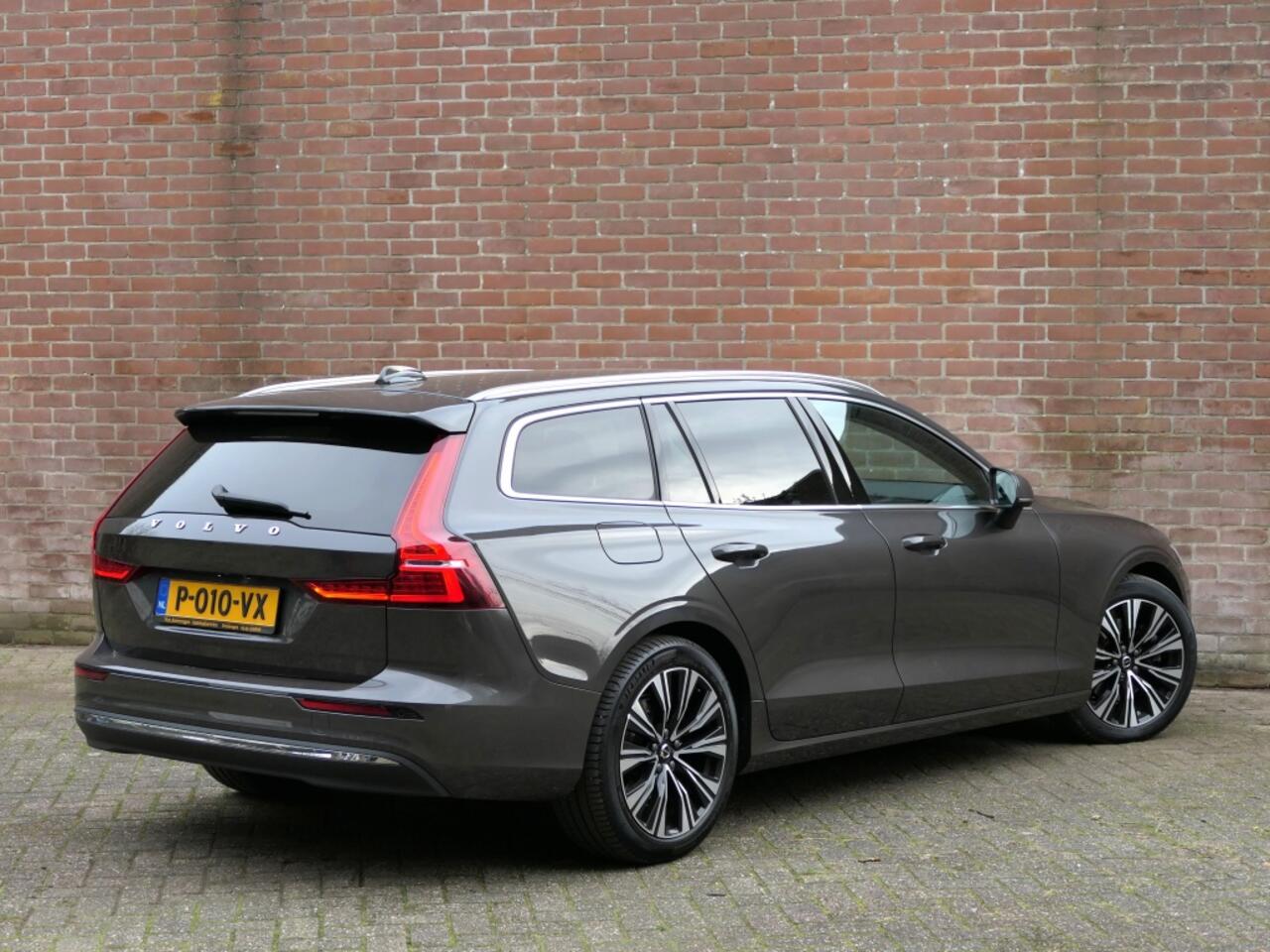 Volvo V60 2.0 B3 Plus Bright 12 MND garantie / Facelift / Google infotainm