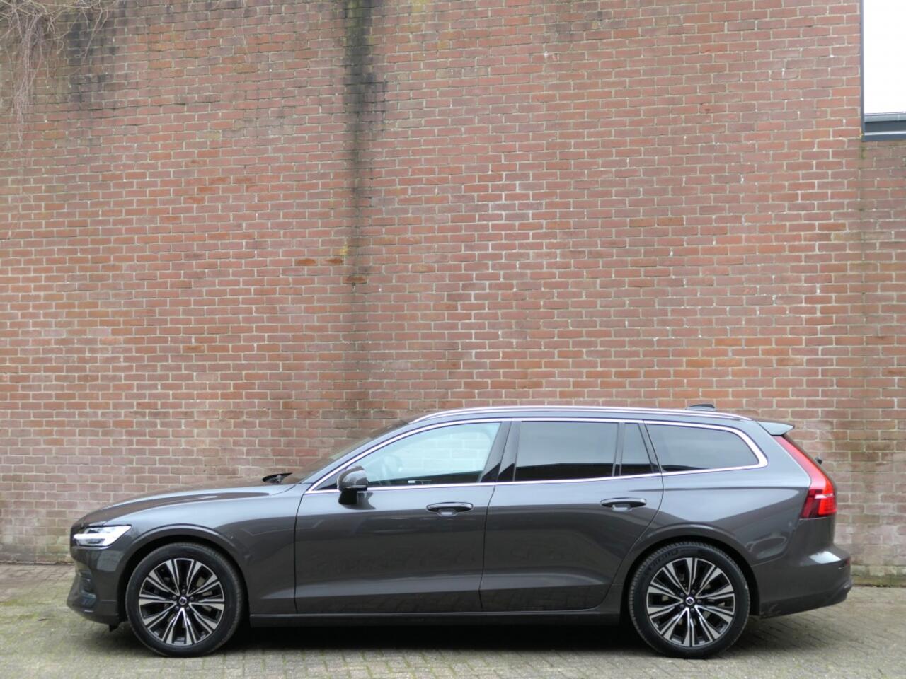 Volvo V60 2.0 B3 Plus Bright 12 MND garantie / Facelift / Google infotainm