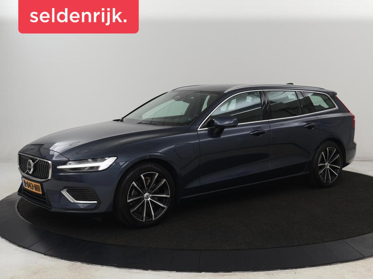 Volvo V60 2.0 T6 Plug-in hybrid AWD Core Bright | Trekhaak | Achterbankverwarming | Adaptive cruise | Carplay | Stoelverwarming | Climate control | Keyless | Parkeerhulp | PHEV | Plug In