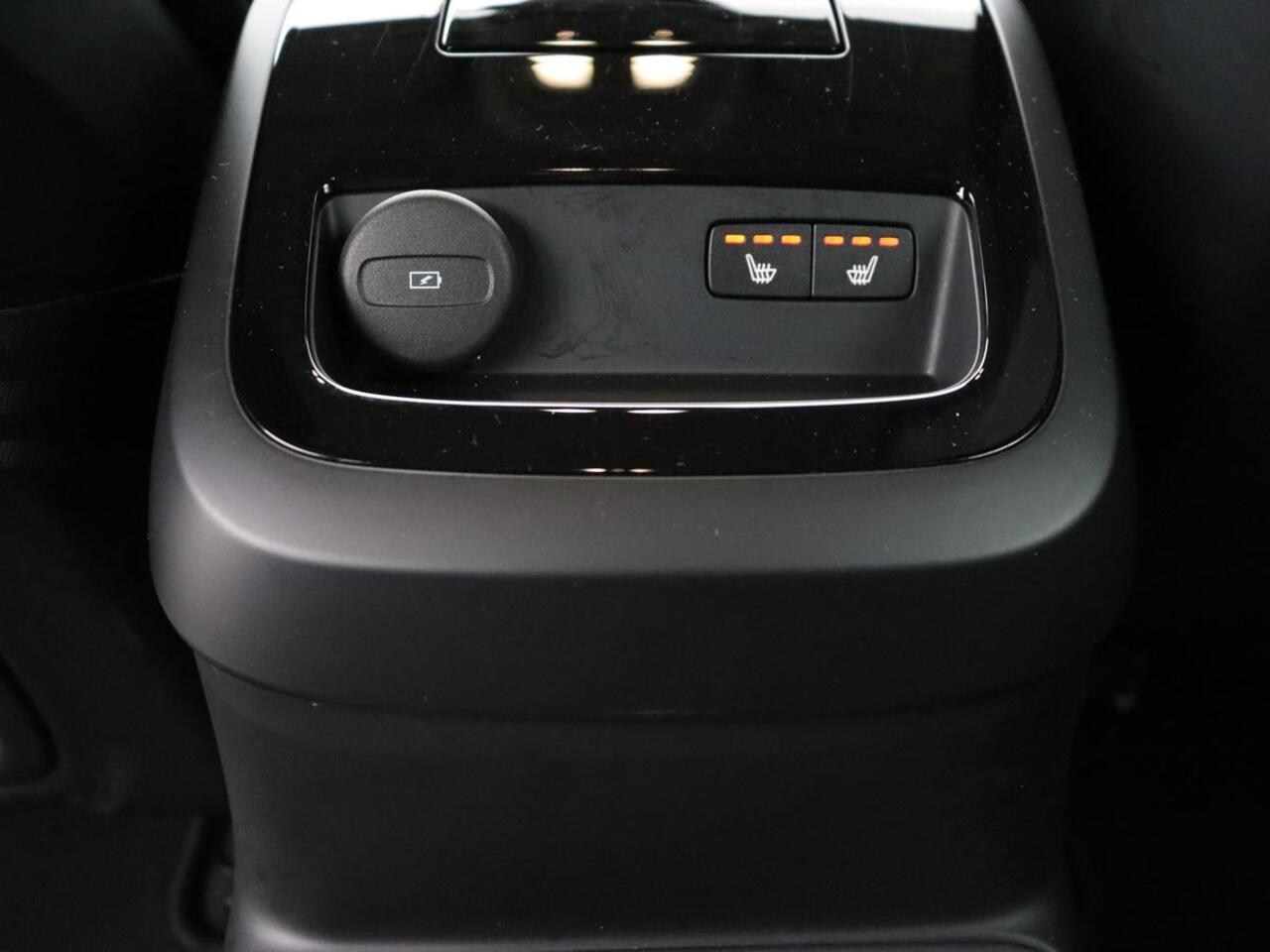 Volvo V60 2.0 T6 Plug-in hybrid AWD Core Bright | Trekhaak | Achterbankverwarming | Adaptive cruise | Carplay | Stoelverwarming | Climate control | Keyless | Parkeerhulp | PHEV | Plug In