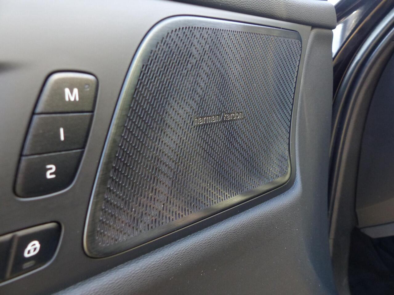 Volvo V60 T6 Recharge AWD R-Design |Schuifdak| Trekhaak| Long Range|