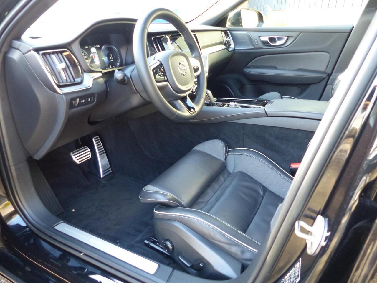 Volvo V60 T6 Recharge AWD R-Design |Schuifdak| Trekhaak| Long Range|