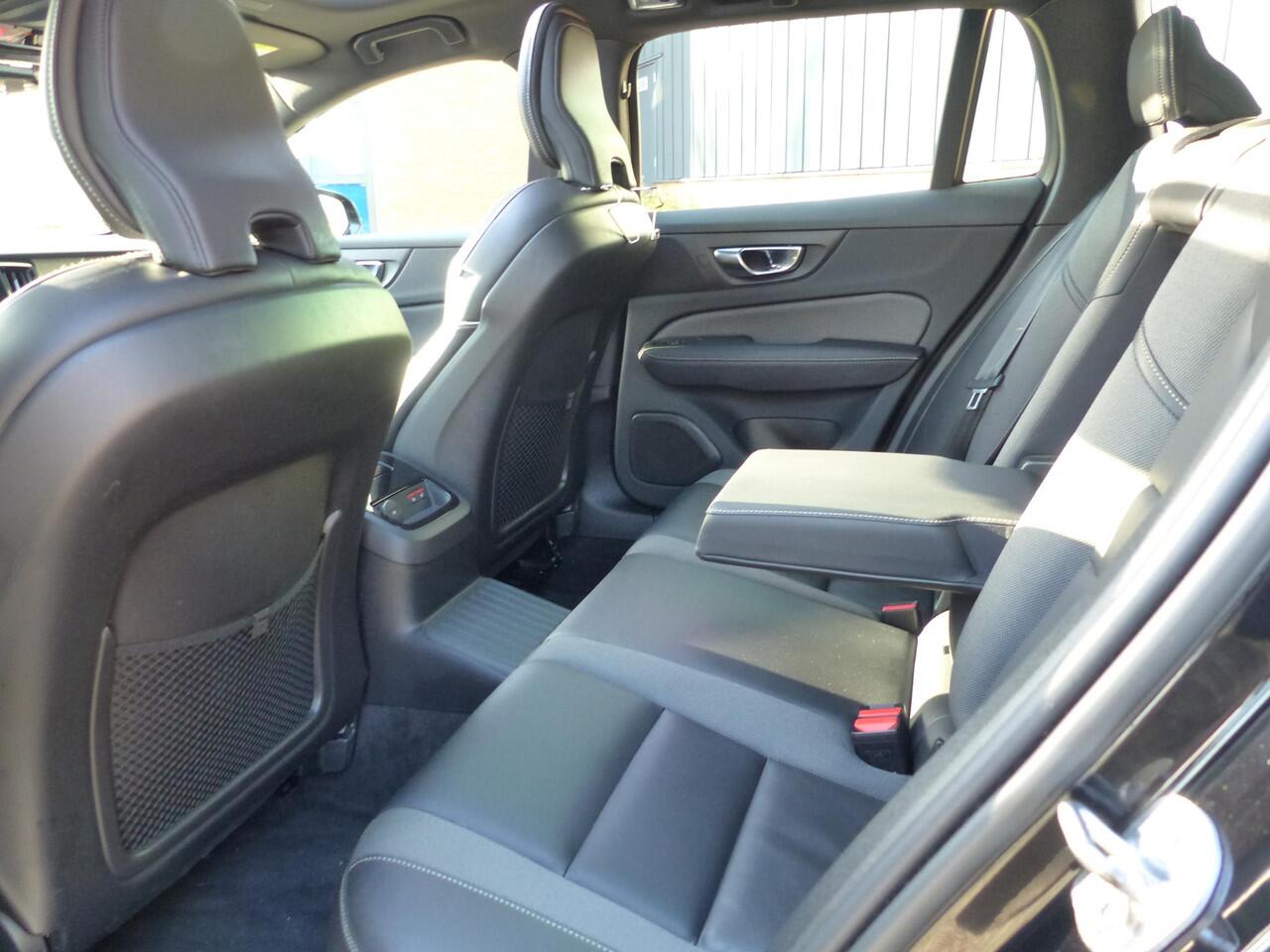 Volvo V60 T6 Recharge AWD R-Design |Schuifdak| Trekhaak| Long Range|