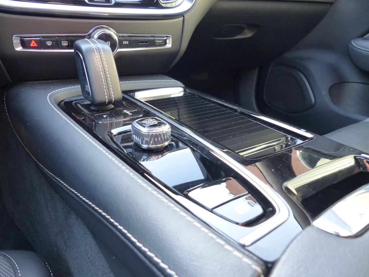 Volvo V60 T6 Recharge AWD R-Design |Schuifdak| Trekhaak| Long Range|