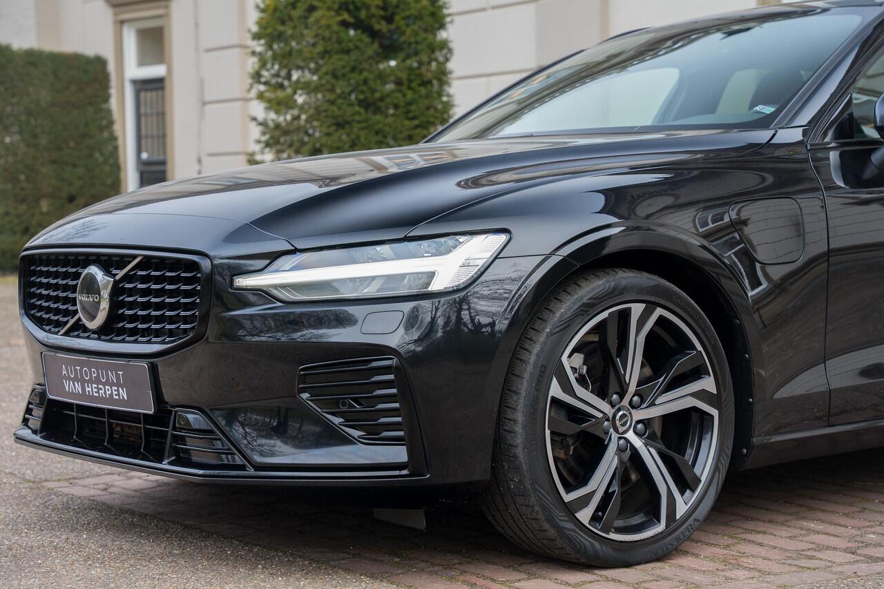 Volvo V60 2.0 T8 Plug-in hybrid AWD Plus Dark TREKHAAK | ADAPTIVE | H&K | MEMORY | CAMERA