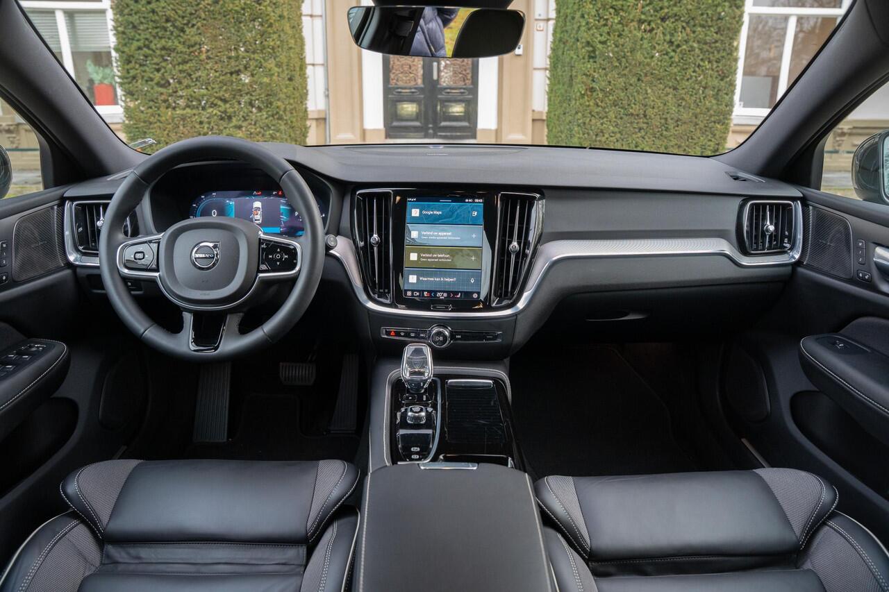 Volvo V60 2.0 T8 Plug-in hybrid AWD Plus Dark TREKHAAK | ADAPTIVE | H&K | MEMORY | CAMERA