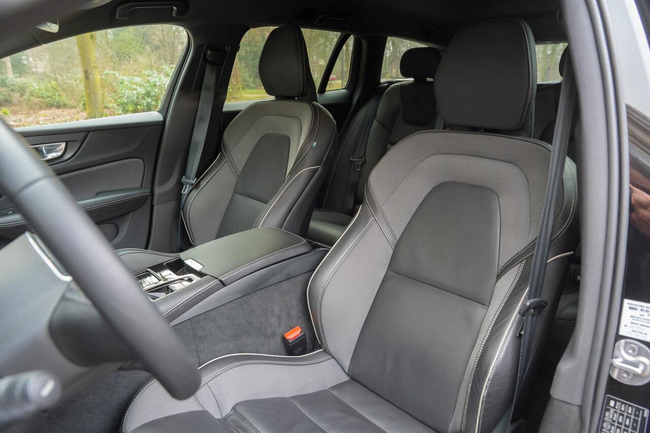 Volvo V60 2.0 T8 Plug-in hybrid AWD Plus Dark TREKHAAK | ADAPTIVE | H&K | MEMORY | CAMERA