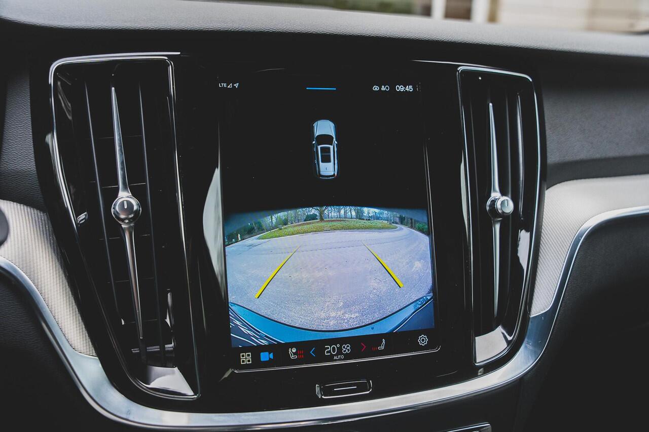 Volvo V60 2.0 T8 Plug-in hybrid AWD Plus Dark TREKHAAK | ADAPTIVE | H&K | MEMORY | CAMERA