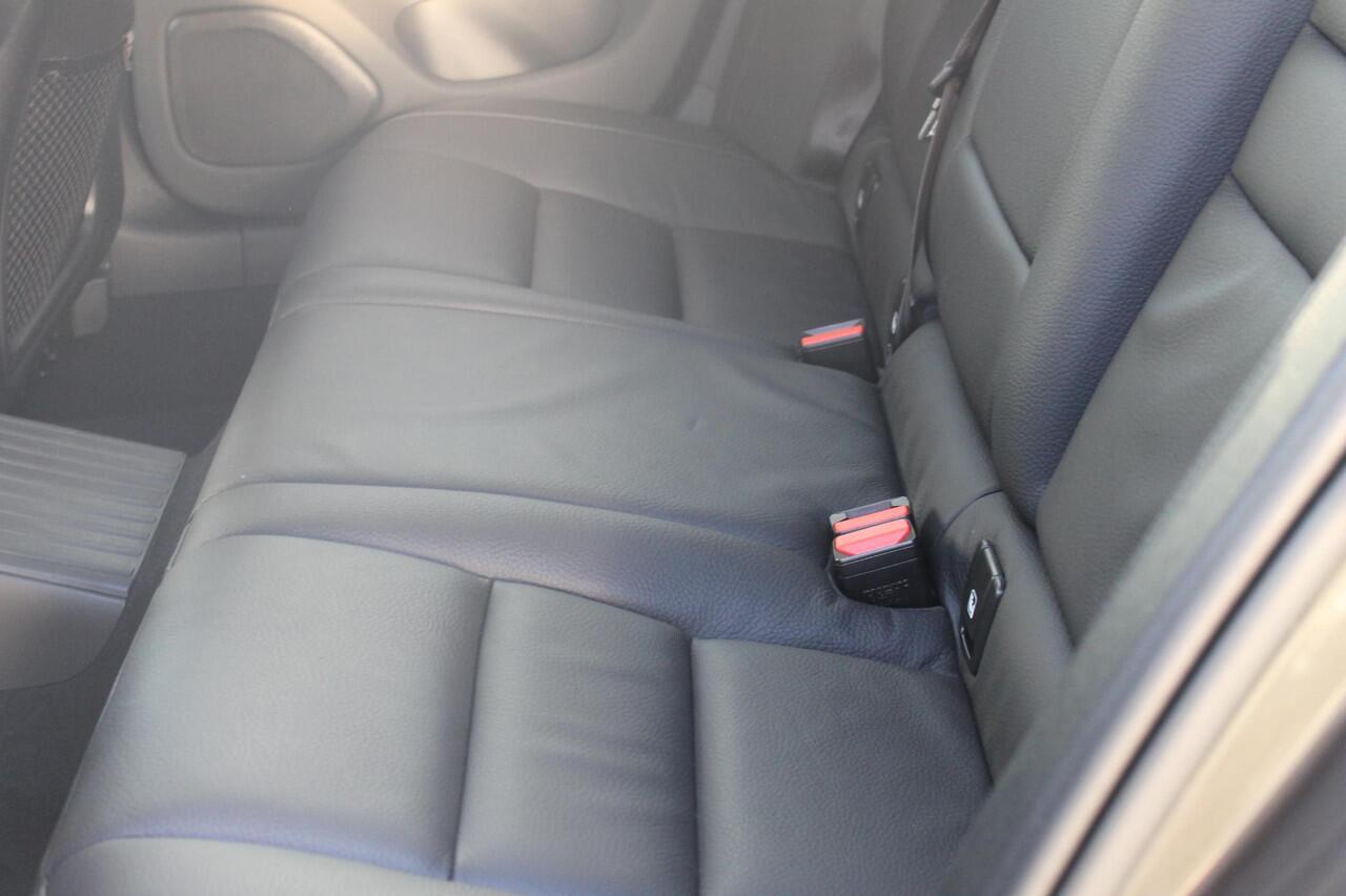 Volvo V60 T6 350PK Automaat Recharge AWD Inscription Panoramisch schuif-kanteldak / Semi elektrisch wegklapbare trekhaak / DAB+ / Apple Carplay / Lederen bekleding / 360graden camera