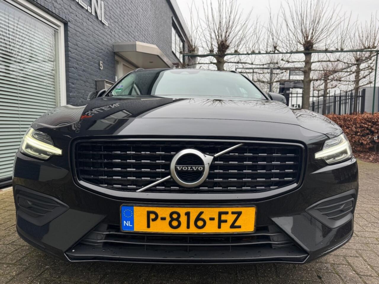 Volvo V60 2.0 B3 Autom Advantage + Led + 18 inch Lmv + Navi + D-Glas - 2022!