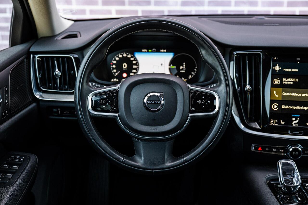 Volvo V60 2.0 T6 Plug-in hybrid AWD Plus Bright | Long Range | Trekhaak | Full LED koplampen | Extra getint glas | Harman/Kardon | Verwarmbare voorruit | Power Seats | Adapt. Cruise Control |