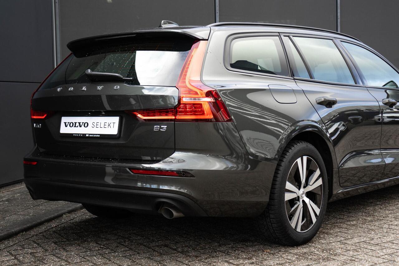 Volvo V60 B3 Essential Edition | Adaptieve Cruise Control | Camera | Stoel en stuurverwarming | DAB+| Lederen bekleding |