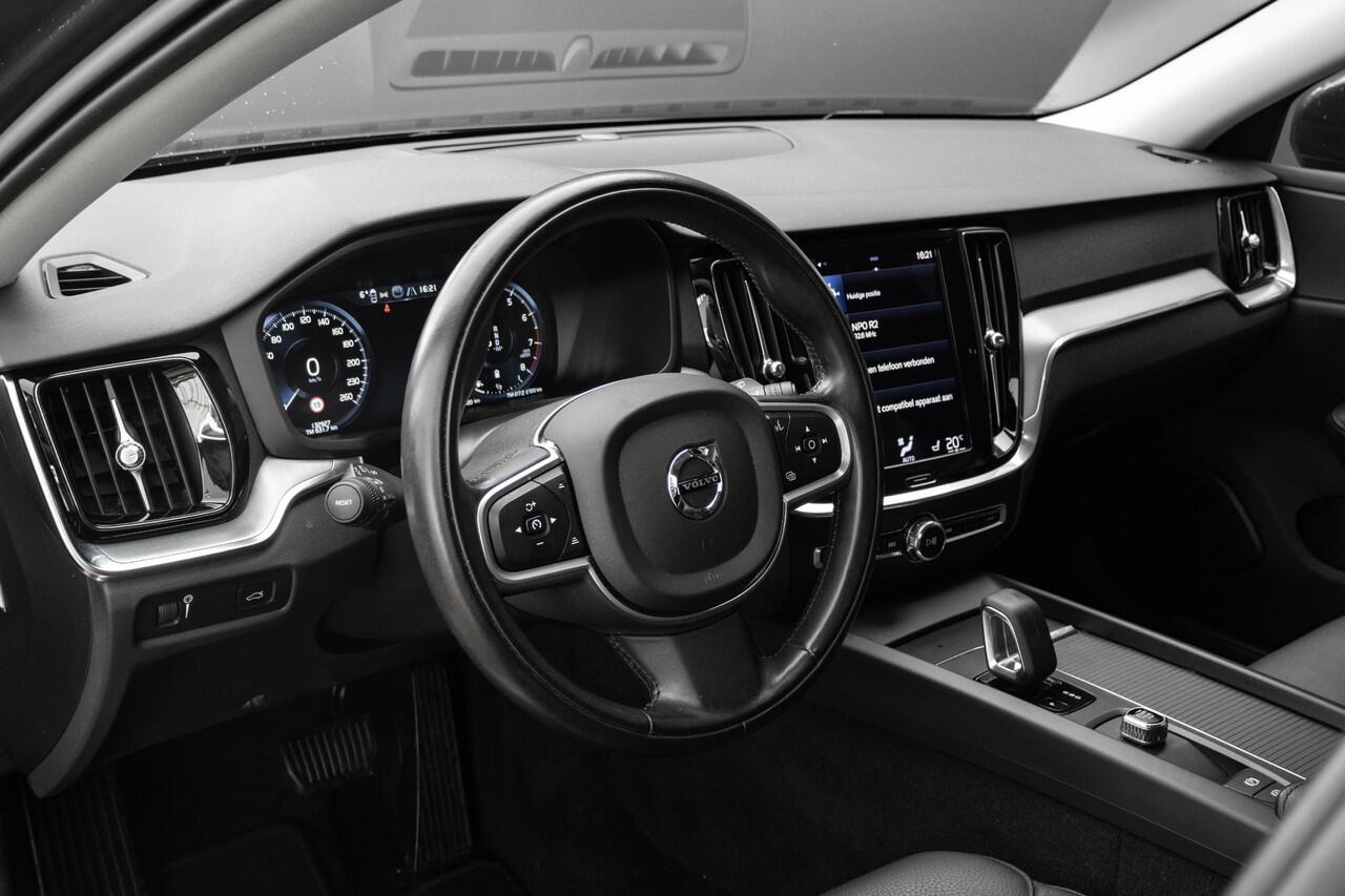 Volvo V60 B3 Essential Edition | Adaptieve Cruise Control | Camera | Stoel en stuurverwarming | DAB+| Lederen bekleding |