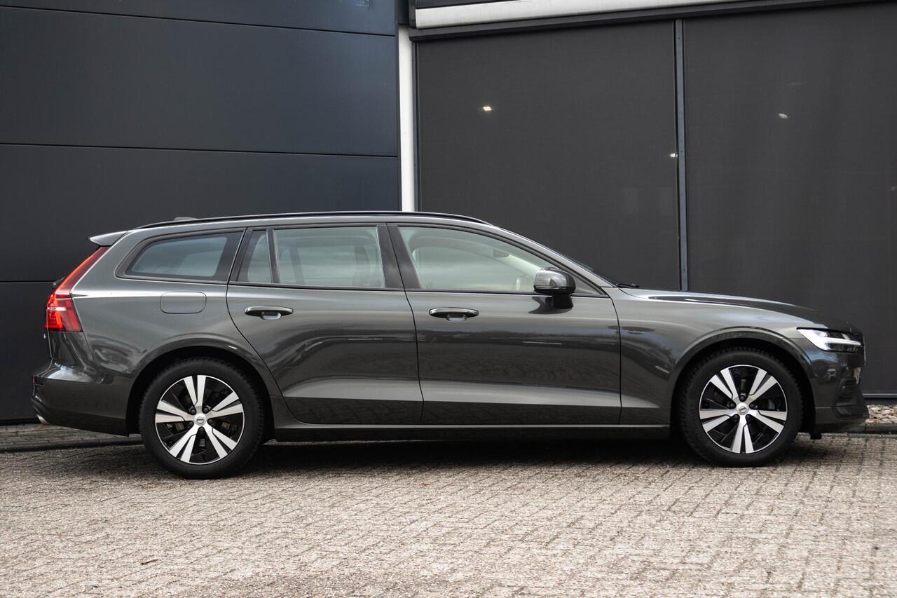 Volvo V60 B3 Essential Edition | Adaptieve Cruise Control | Camera | Stoel en stuurverwarming | DAB+| Lederen bekleding |