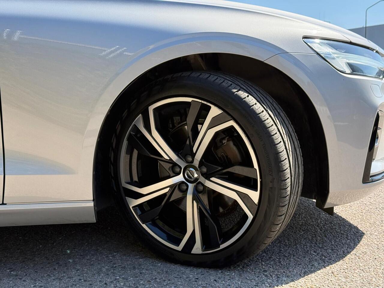 Volvo V60 2.0 B3 Plus Dark