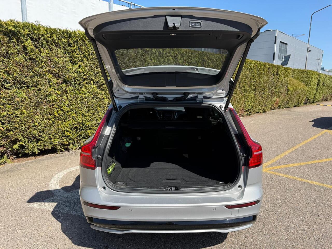 Volvo V60 2.0 B3 Plus Dark