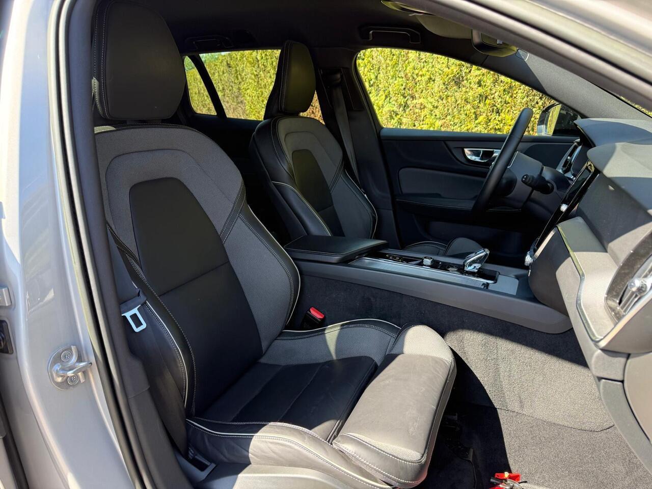 Volvo V60 2.0 B3 Plus Dark